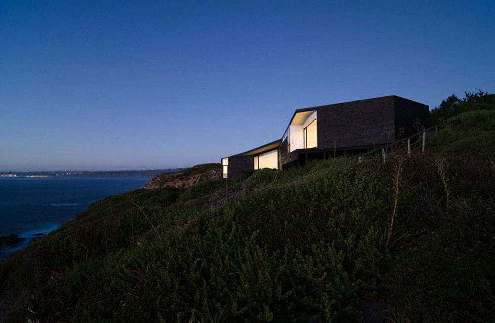 The House Overlooking The Pacific Ocean From Branko Pavlovic + Pablo Lobos-Pedrals 11