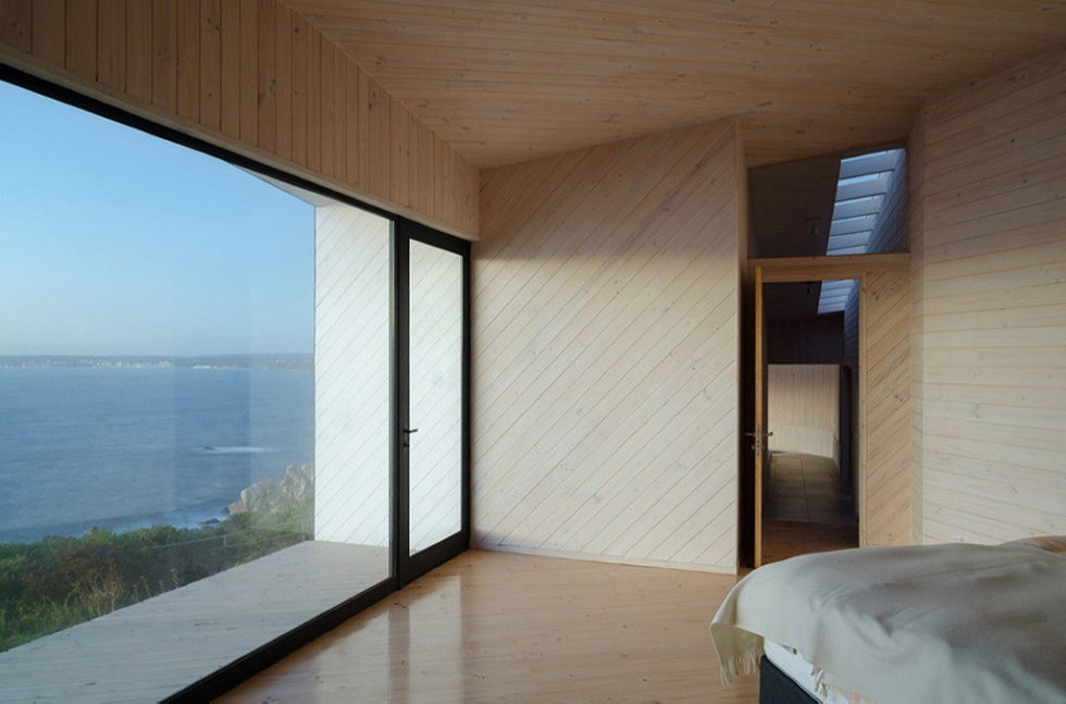 The House Overlooking The Pacific Ocean From Branko Pavlovic + Pablo Lobos-Pedrals 7