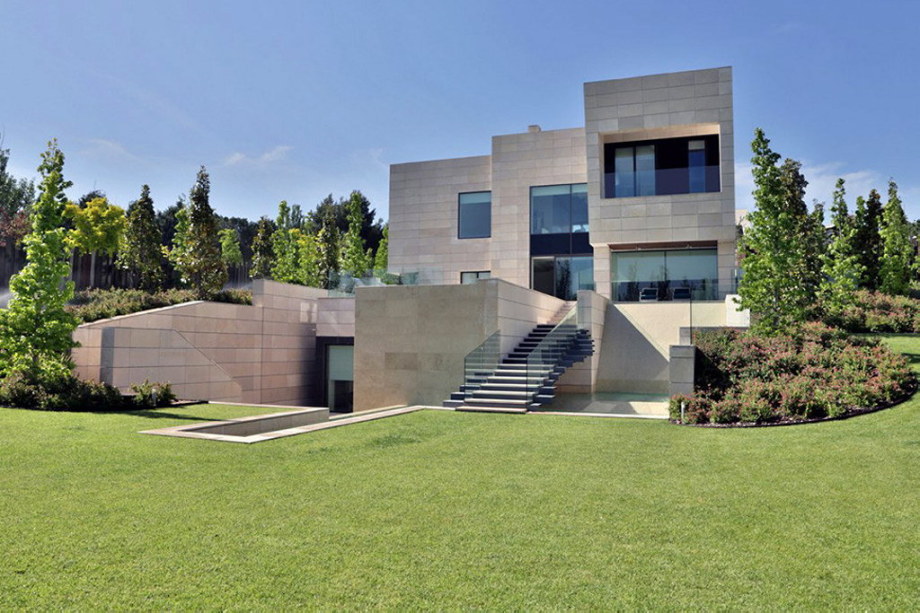 The modern five bedroom house in Madrid 1