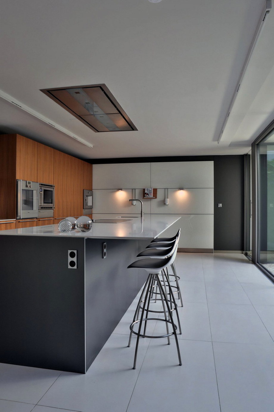 The modern five bedroom house in Madrid 8