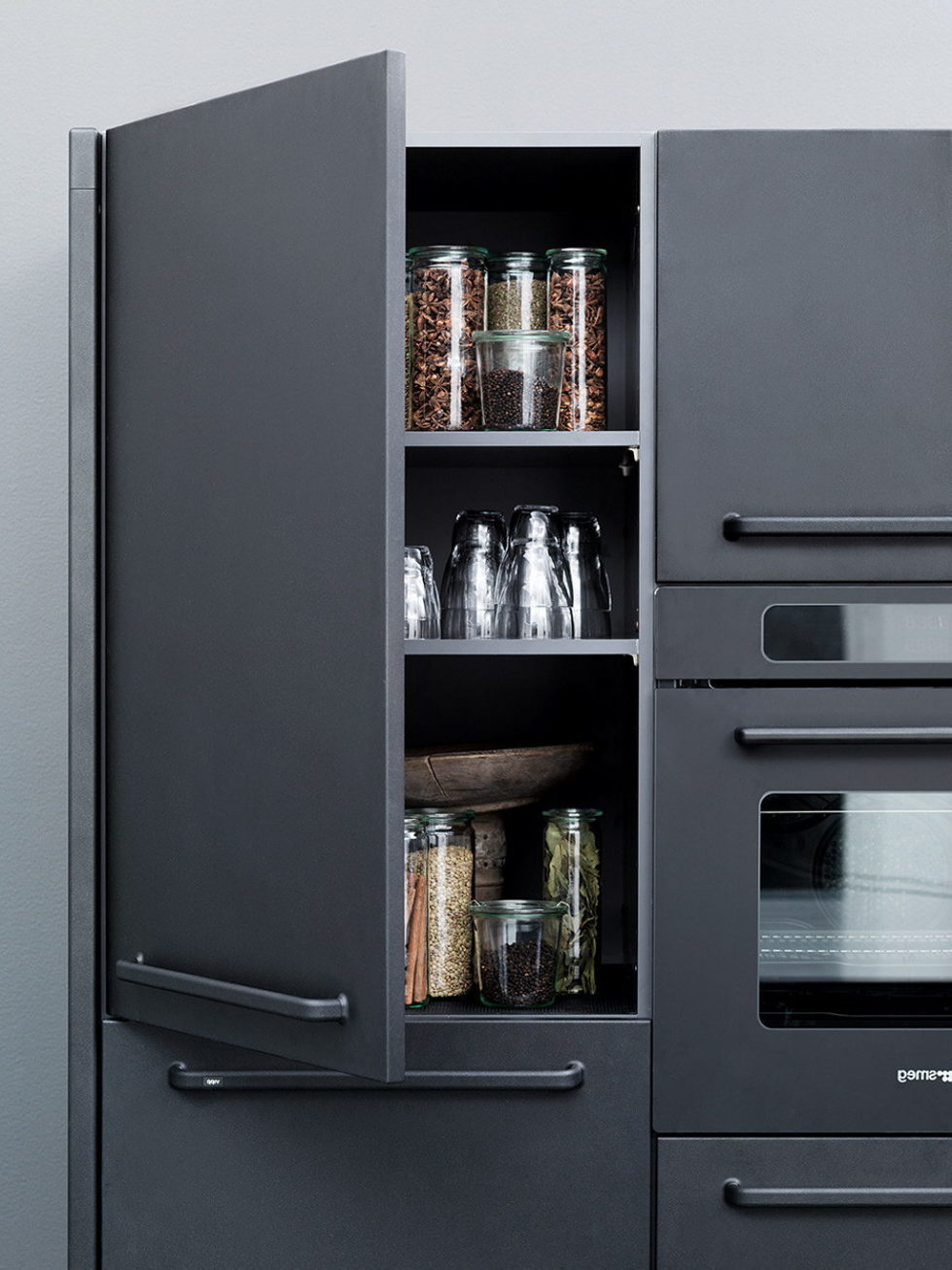 The practical kitchen of stainless steel from Vipp 2