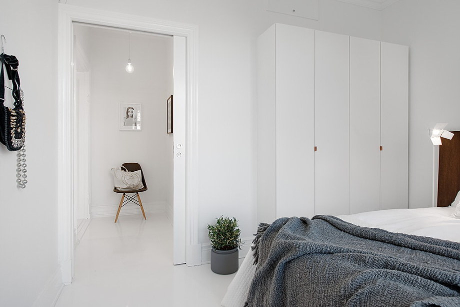 The snow-white three bedroom apartment in Sweden 19