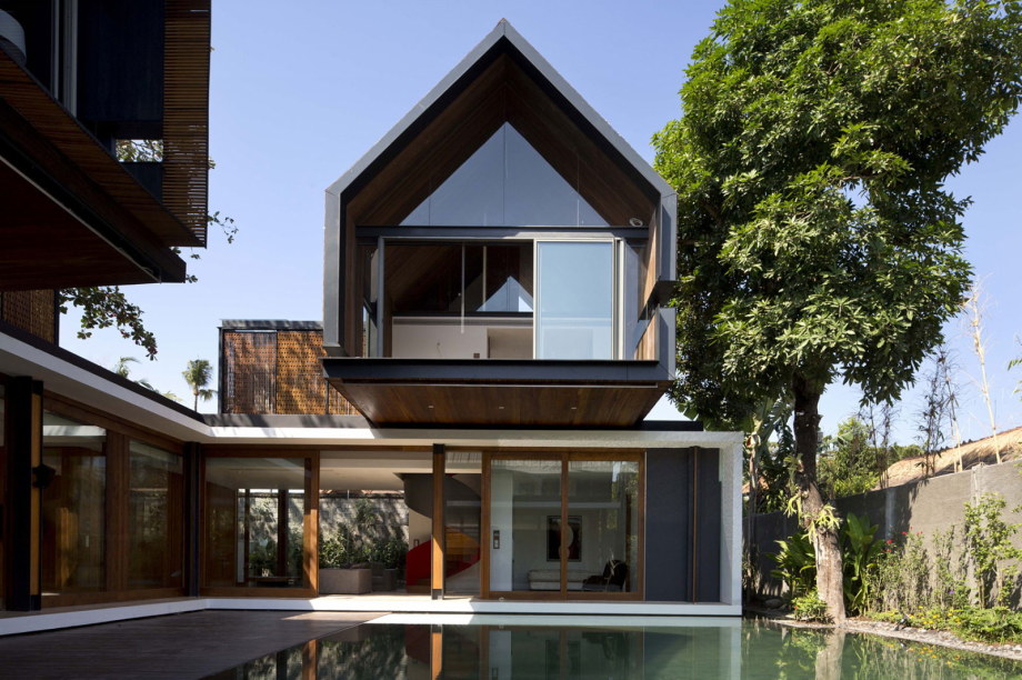 The sophisticated and elegant design of the Svarga Residence in Bali, Indonesia 5