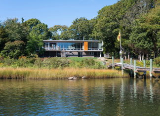 Glass House On The Riverside From RUHL WALKER Architects