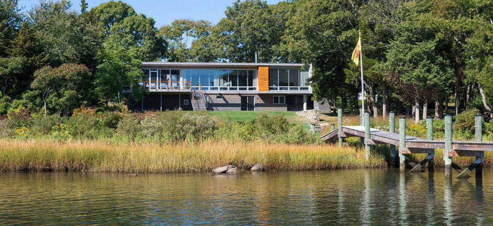 Glass House On The Riverside From RUHL WALKER Architects