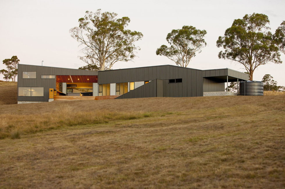 Modern Family Valley House In Australia From Philip M Dingemanse 14