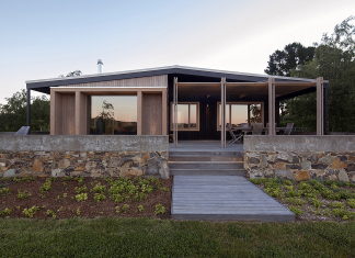 Plinth House in Australia from the Luke Stanley Architects