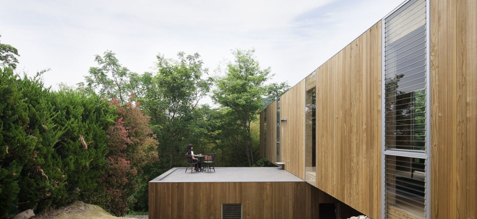 Thecantileveredwoodenhouse&#;+node&#;fromtheUIDArchitects