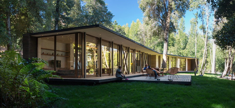 CozyFamilyHouse&#;CasaenLagoVillarrica&#;FromPlanmaestroStudioOnTheLakeShoreInChile