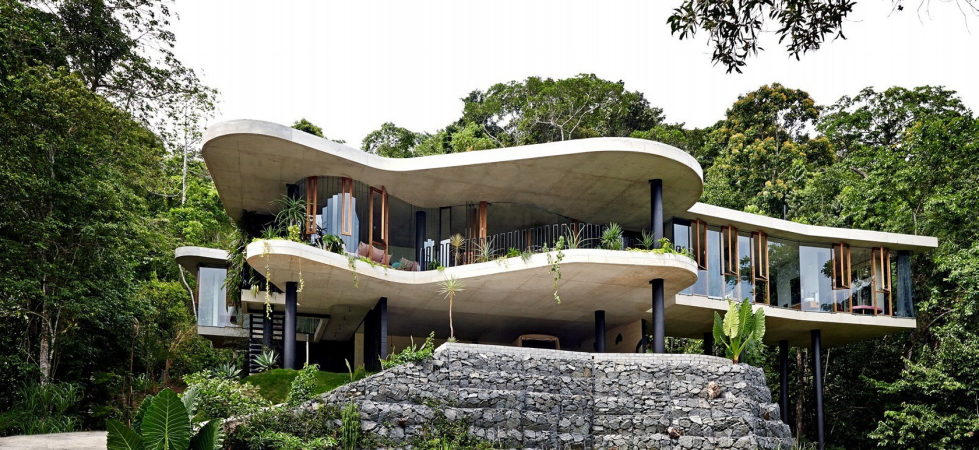 The glass house Planchonella in the tropical forest from Jesse Bennett Architect