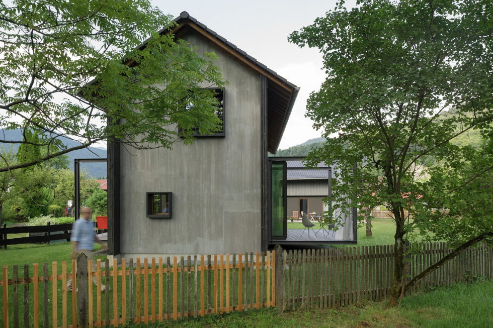Wooden House At The Upper Bavaria From Arnhard und Eck Architekten Bureau 24