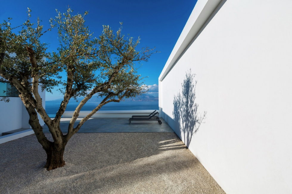 Silver House In Greece Upon The Project Of Dwek Architects Studio 10