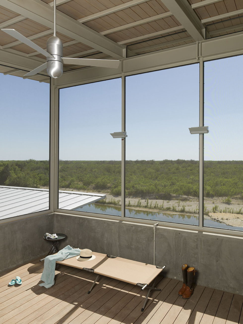 The House Made Of Aluminum Trailer In Texas From Andrew Hinman Architecture 10