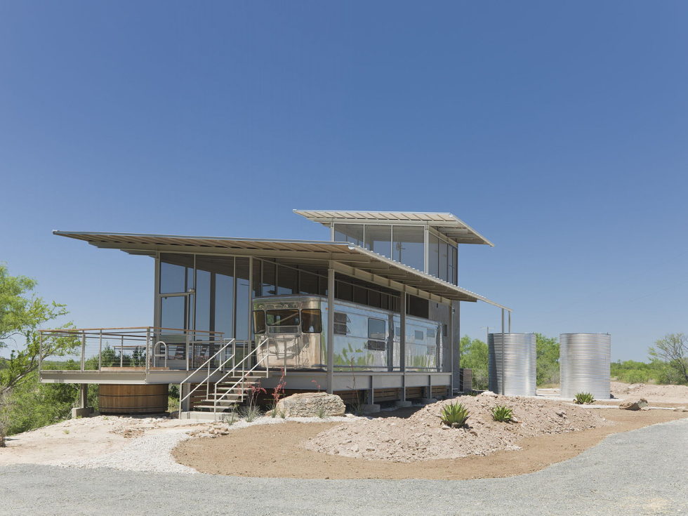 The House Made Of Aluminum Trailer In Texas From Andrew Hinman Architecture 3