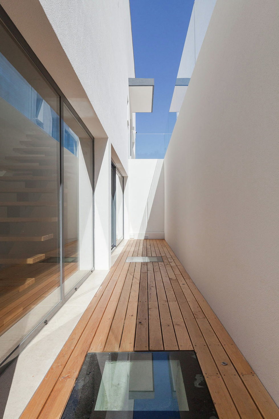 JC House Villa At The Suburb Of Lisbon, Portugal, Upon The Project Of JPS Atelier 17