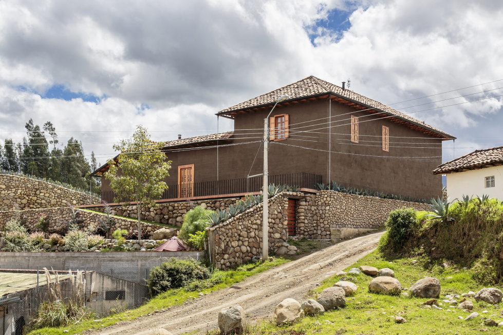 Shape Loma house in Cuenca by architect Ivan Andres Quizhpe 2