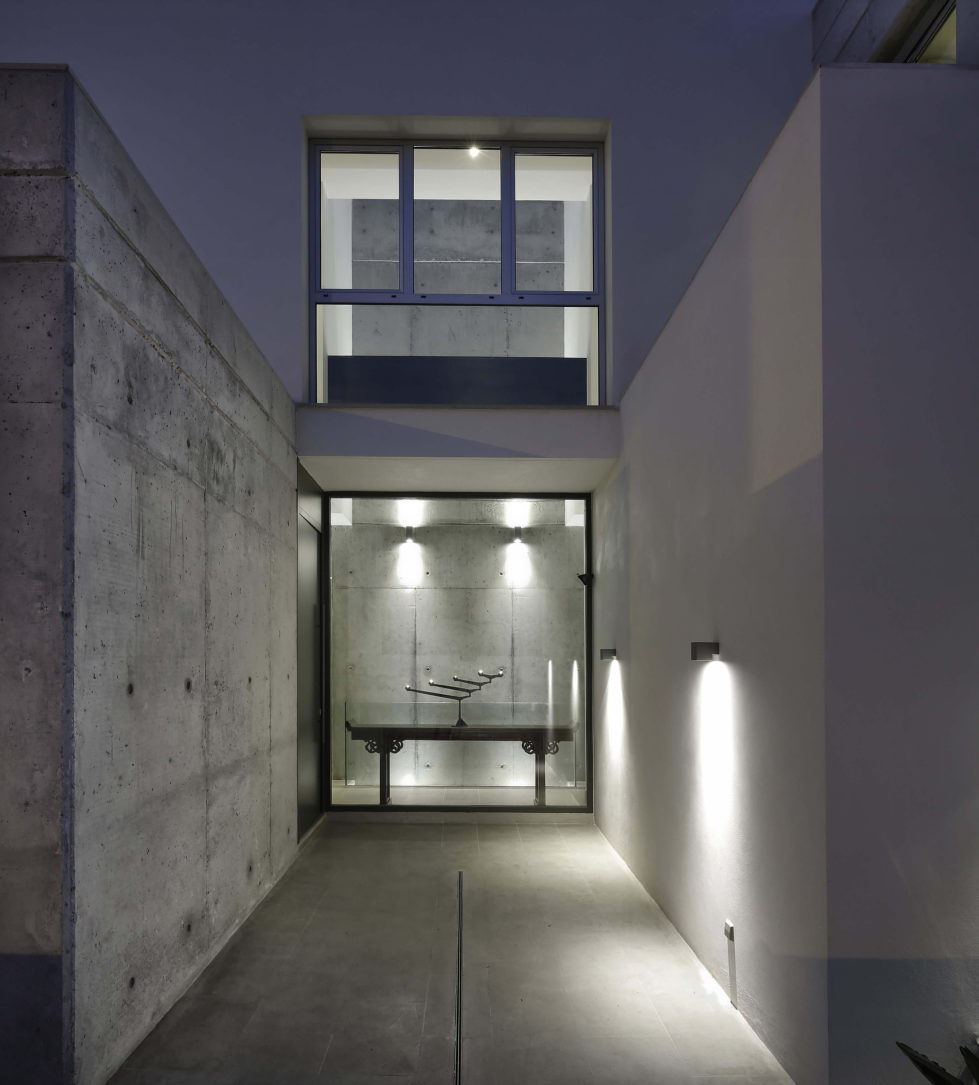 Two-Storey Casa Manduka House On The South Of Spain Upon The Project Of Sergio Suarez Marchena 12