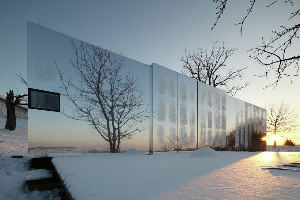 Casa Invisible The Mirror House From Delugan Meissl Associated Architects 1
