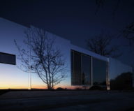 Casa Invisible The Mirror House From Delugan Meissl Associated Architects 19