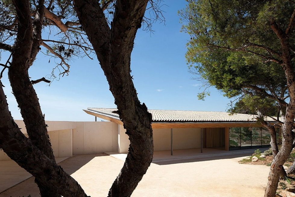 The House In Provence Overlooking The Sea From Bruno Erpicum Partners 13