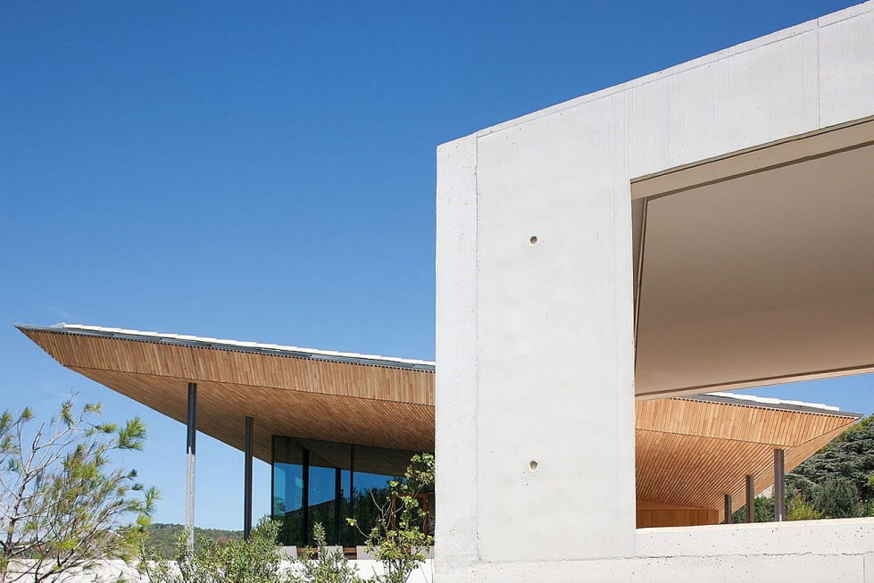 The House In Provence Overlooking The Sea From Bruno Erpicum Partners 8
