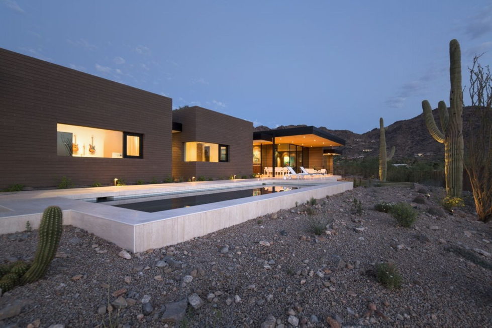 The house on a sandy hill in Arizona 3