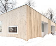 The wooden house in the Canadian woods 10