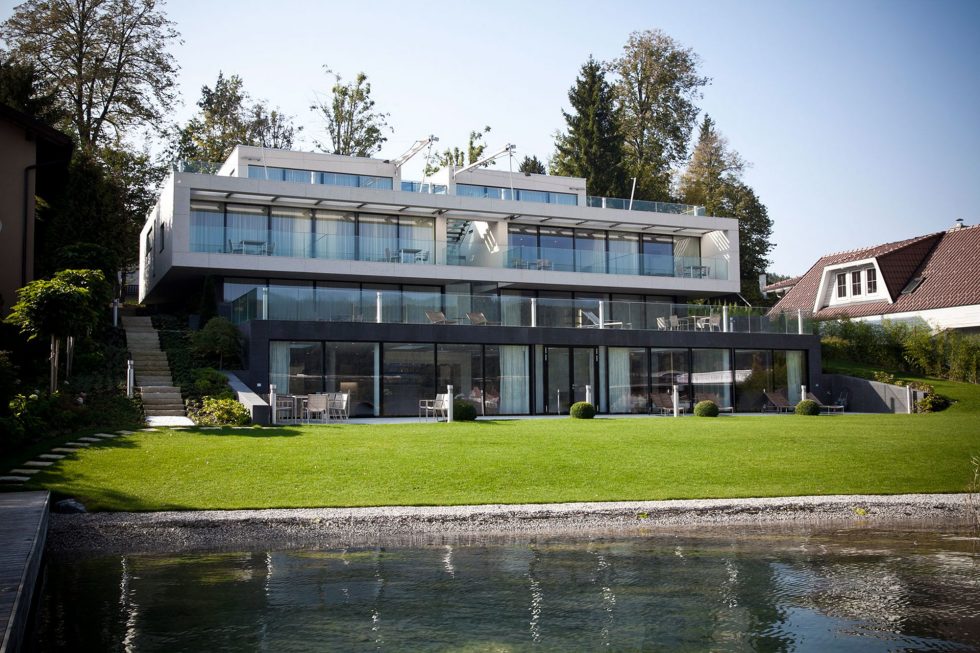 The luxury villa on the lake in Austria 1