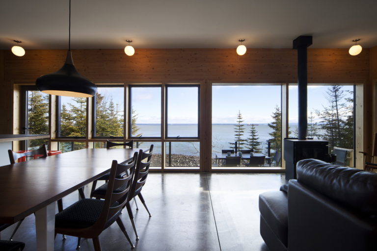 Panorama: The Chalet On The Rocks In Saint-siméon, Canada