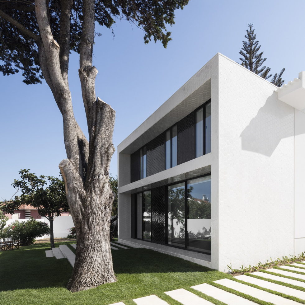 Oeiras House in Portugal from Joao Tiago Aguiar studio 16