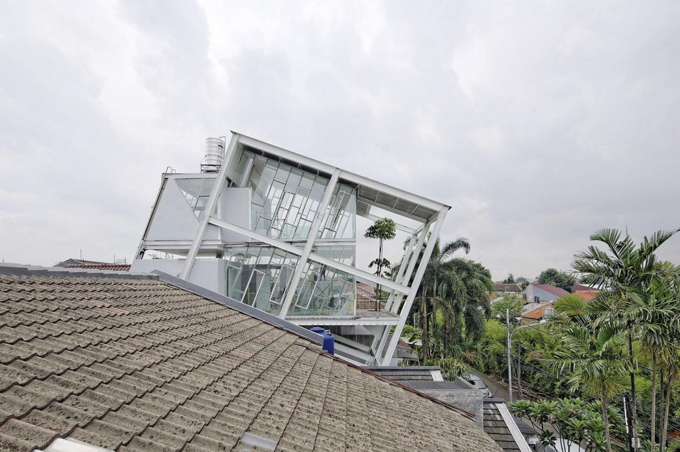 Unusual House In Jakarta 1