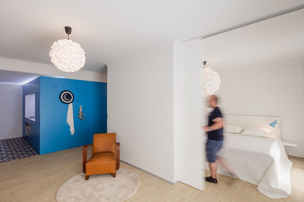 small-apartment-reconstruction-in-portugal-11