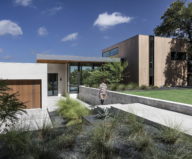 Bracketed Space The Family Residence In Texas 1