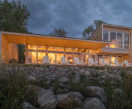 The Beach House On A Rivers Shore In Canada 6