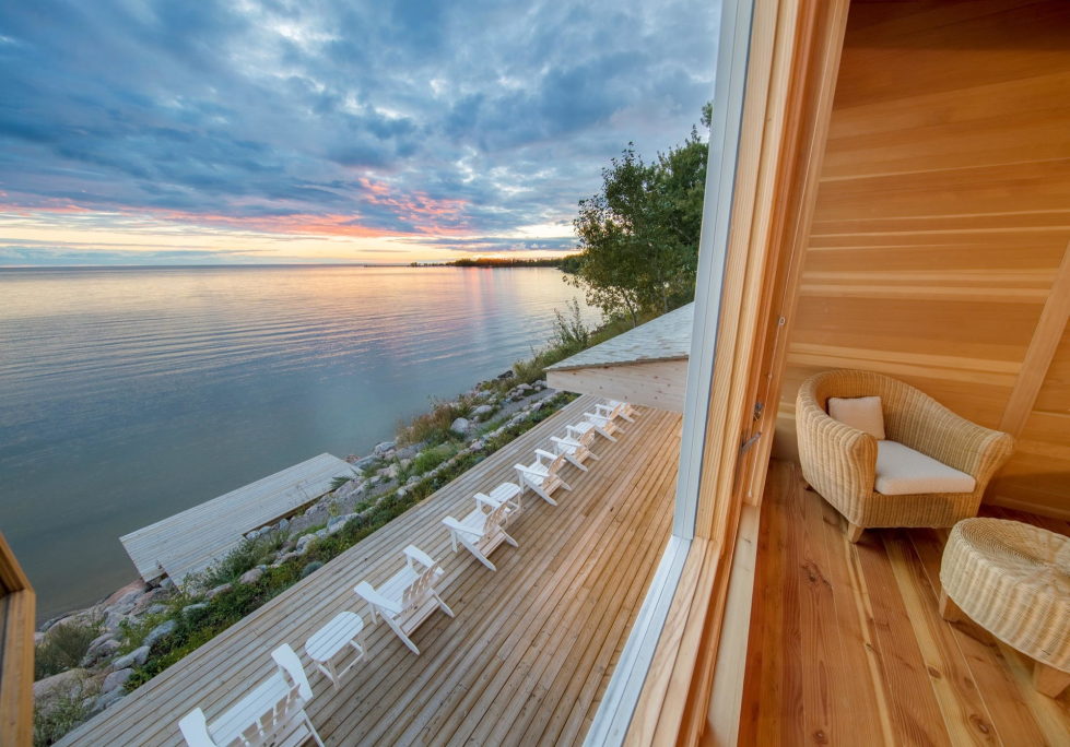 The Beach House On A Rivers Shore In Canada 7