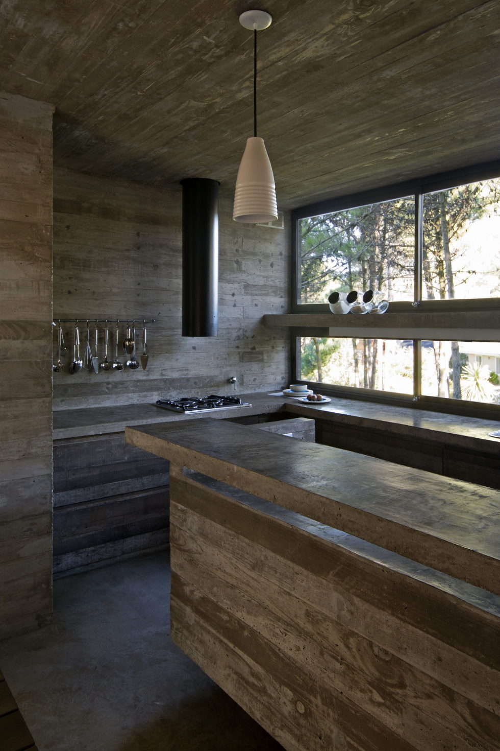 the-concrete-house-for-a-family-in-argentina-10