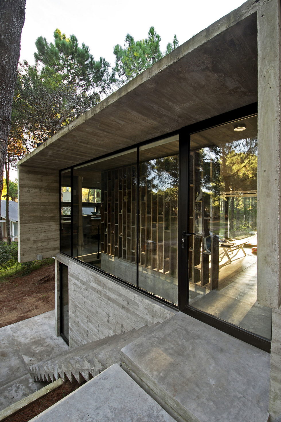 the-concrete-house-for-a-family-in-argentina-17
