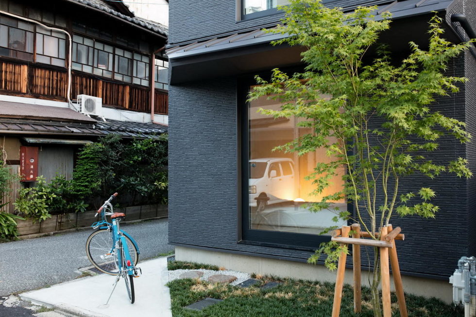 The House With Large Windows In Japan 8