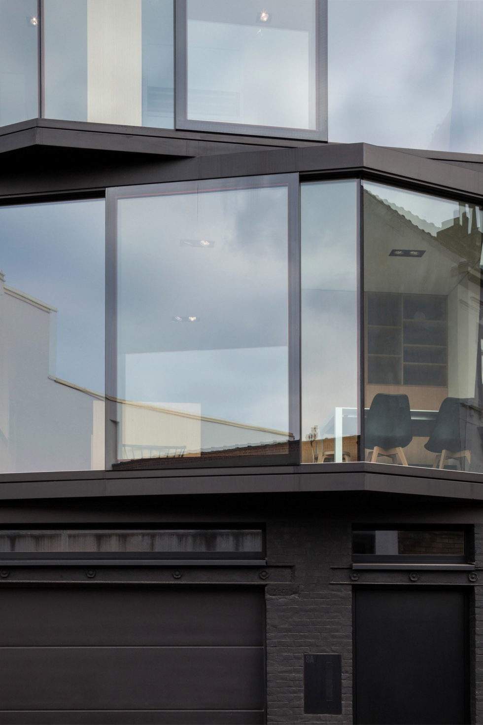 The House With Polyangular Glass Facade In Belgium 24