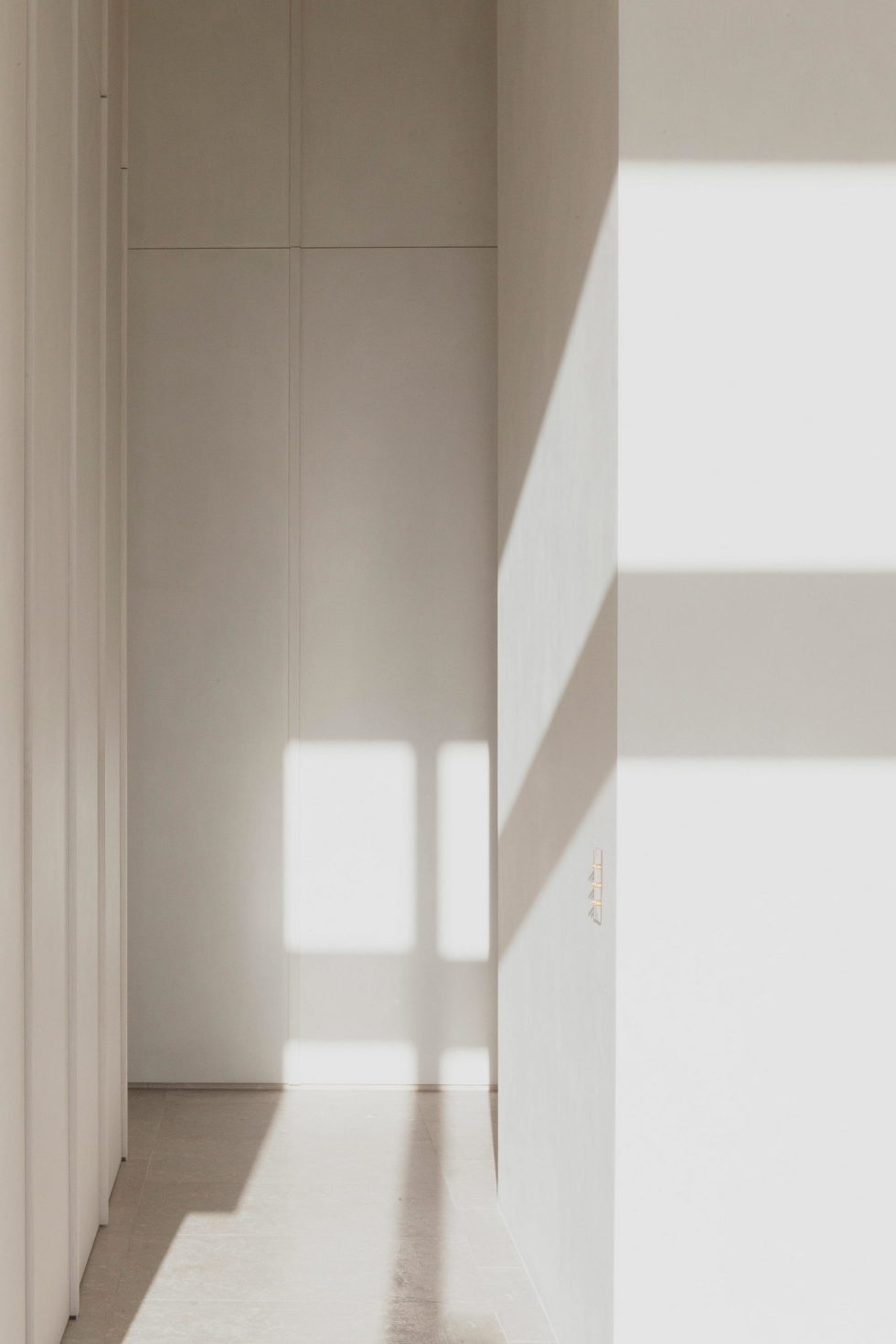 Stone and Wood in The Interior of The Penthouse In Belgium 13