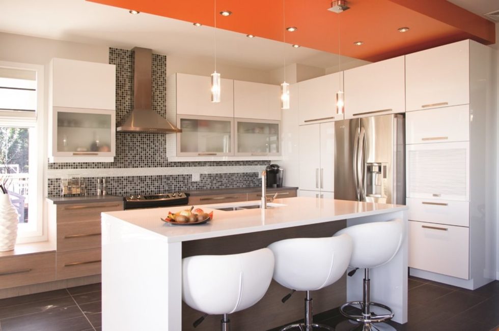 Bright elements in the design of the kitchen in the high-tech style