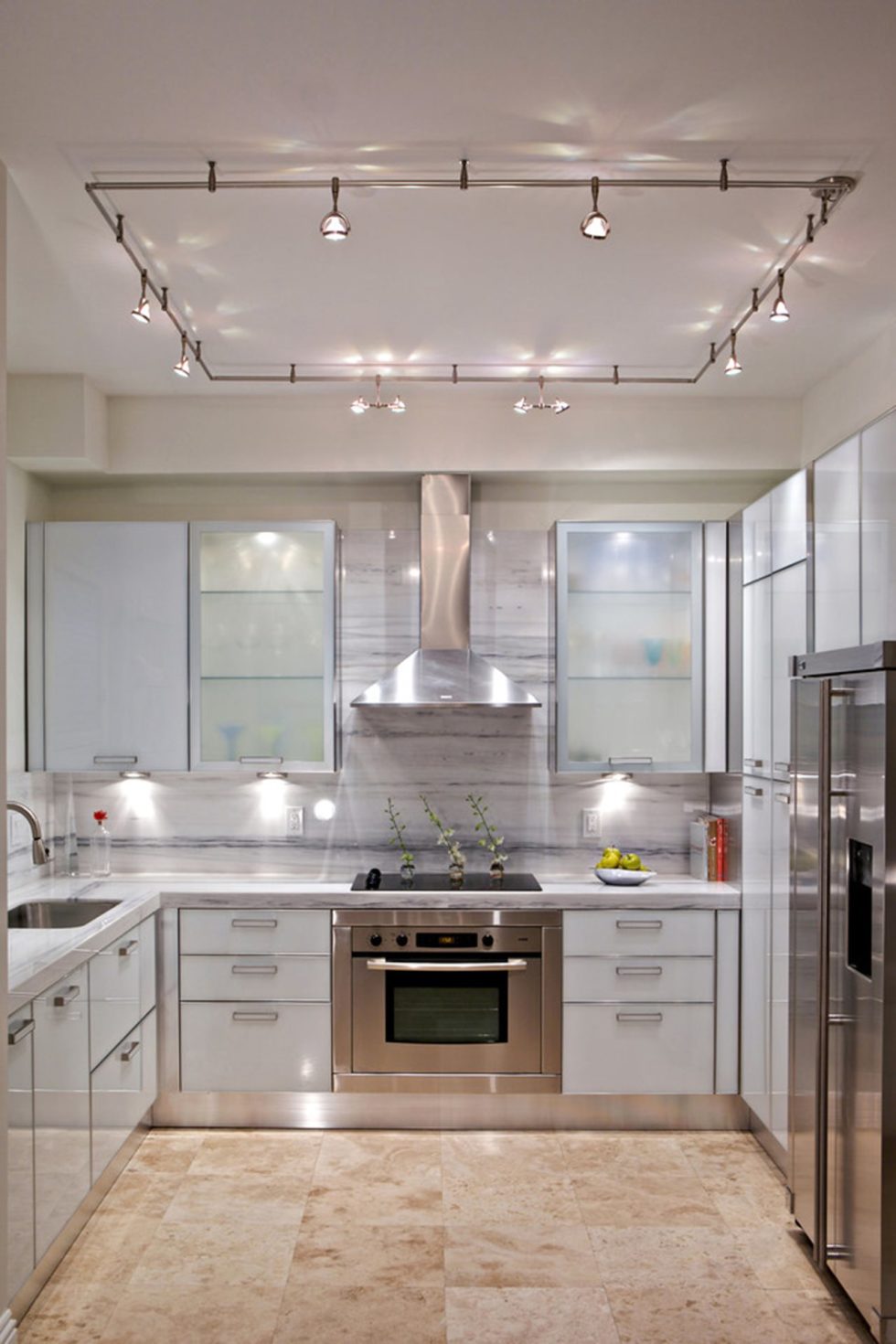 Kitchen in high-tech style - an example of lighting