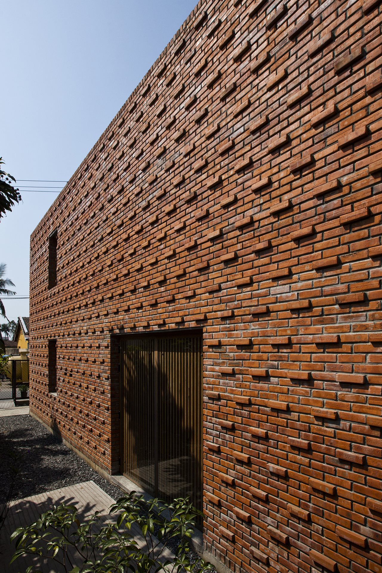 “Brick” interior of the house in coastal city of Vietnam