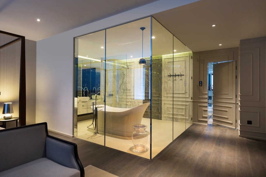 Blue Penthouse - master Bathroom