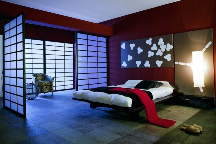 Bedroom in Japanese style -Blending the wooden floor and red wall