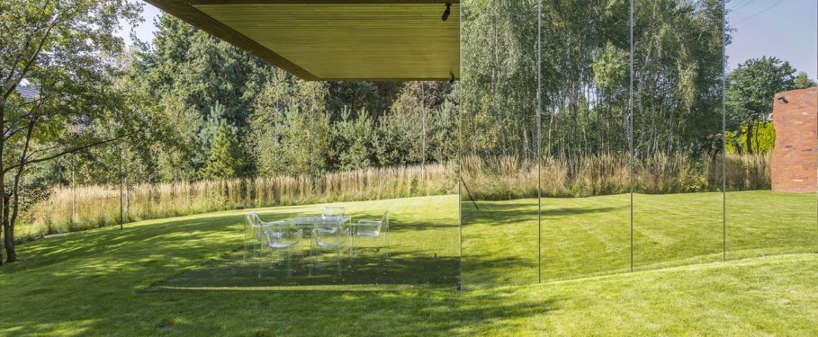 Cantilevered House in Poland - Living-Garden House