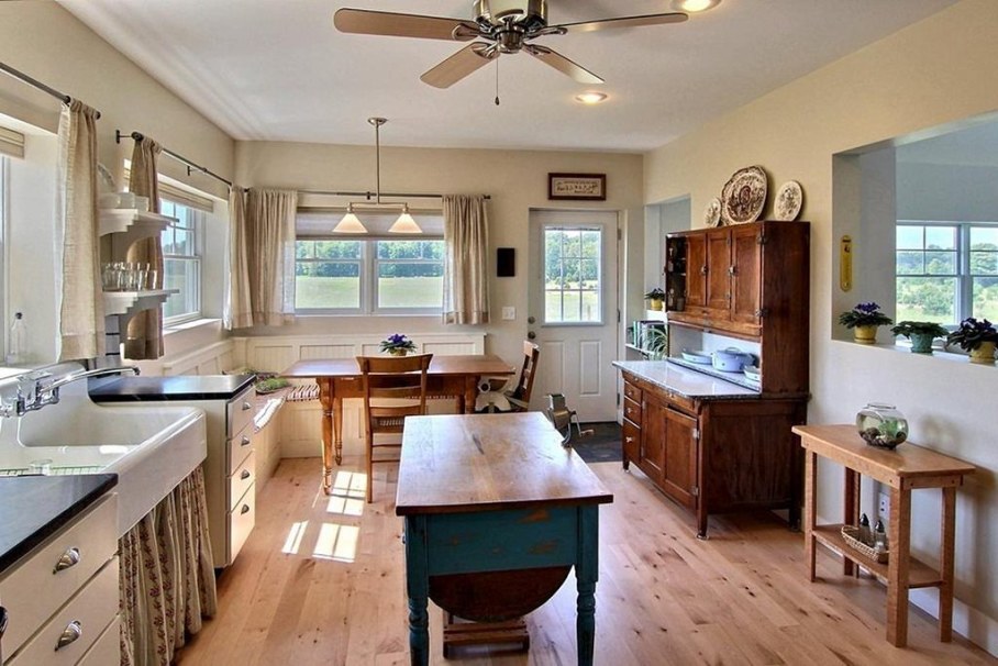 Example of kitchen design in country style