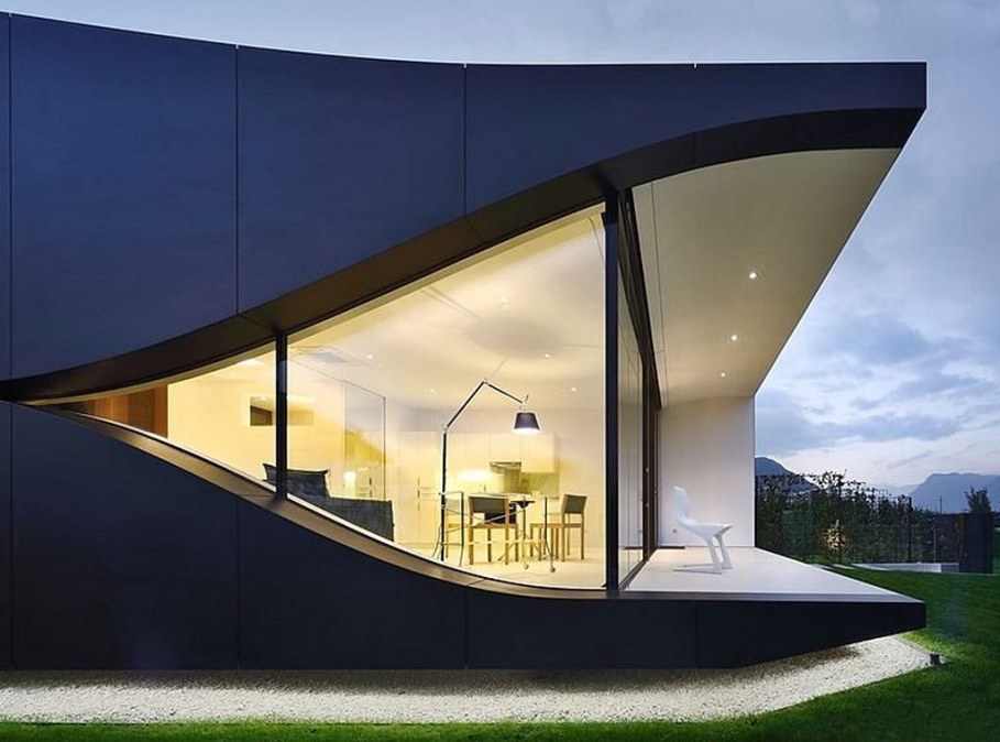 Invisible Mirror Houses - the unusual shape of the building