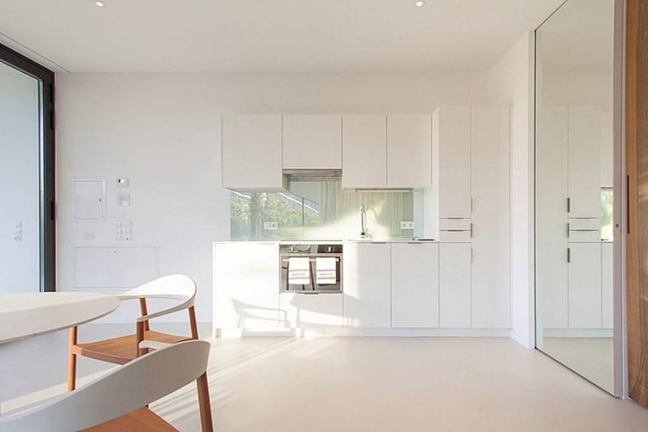 Invisible Mirror Houses - white kitchen