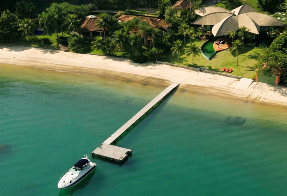 Leaf House - small beach with sky-blue water